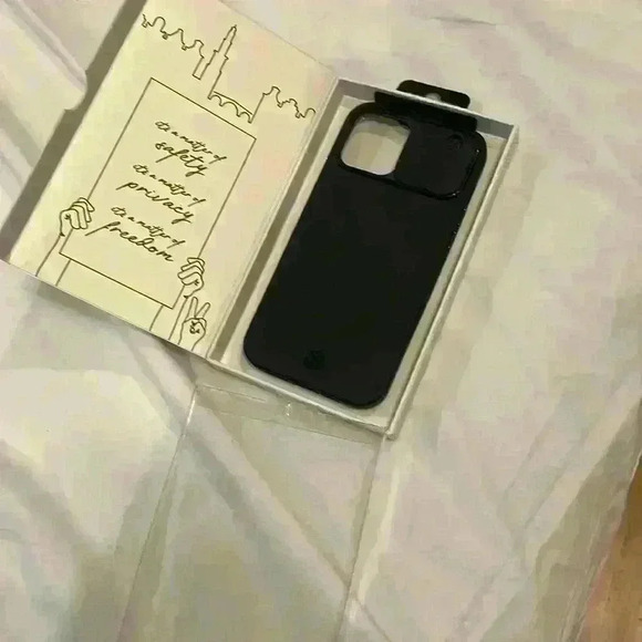 12 Pro Privacy Case - Picture 2 of 3